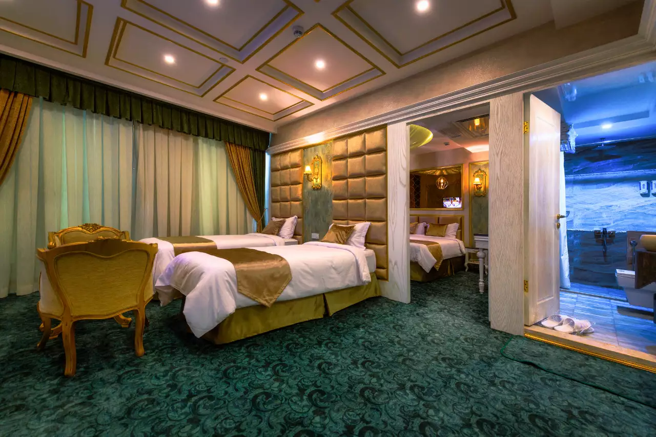 Alibaba https://cdn.alibaba.ir/ostorage/hotel-accommodation-images/68a5a0fda1e6f83605b7df42_سوئیت (چهارنفره) رز پلاس.webp